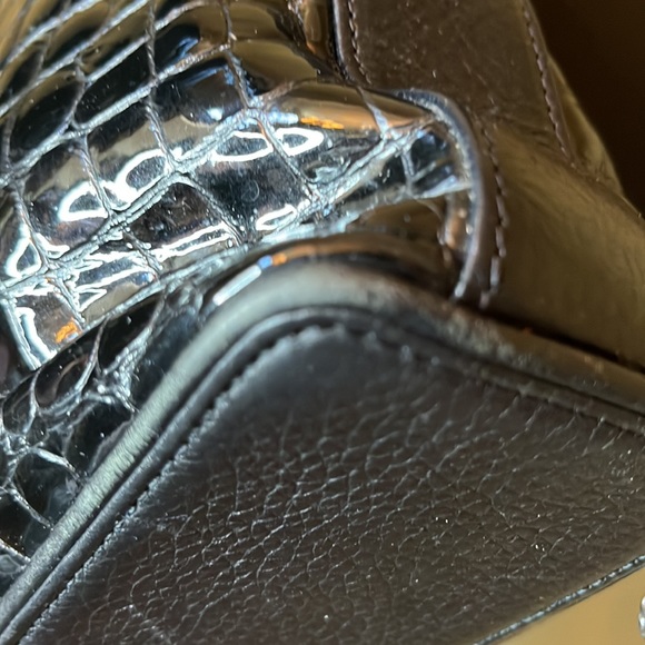 BRIGHTON black patent leather embossed Croc Sonny shoulder bag with organizer - Picture 15 of 16